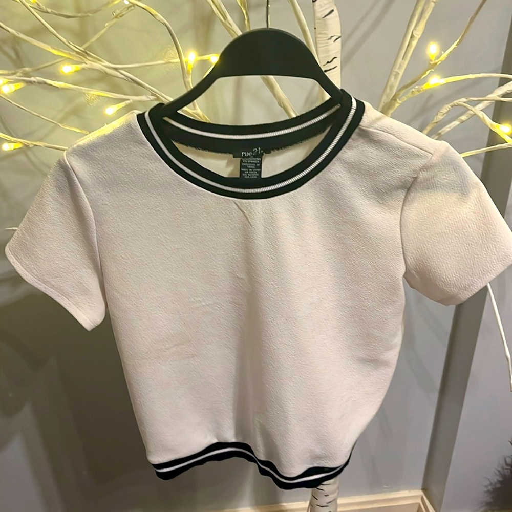 Rue 21 black and white crop top
